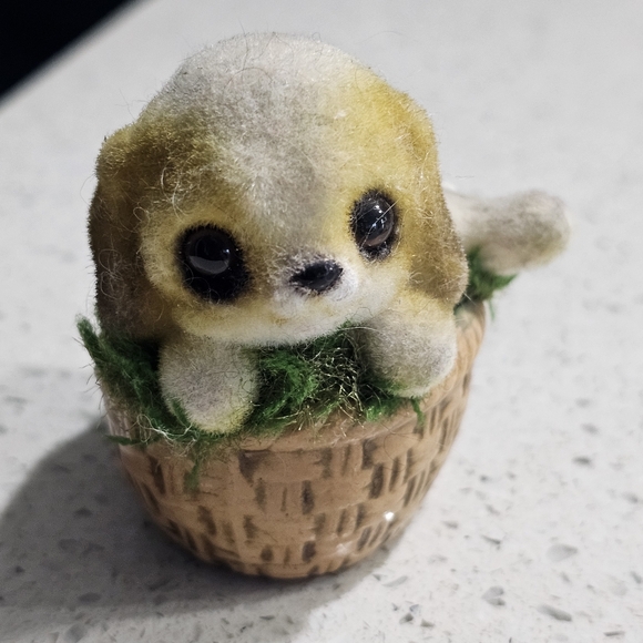 Josef GG Originals Japan Flocked Fuzzy Puppy Dog Basket Figurine Kitsch Vintage - Picture 3 of 8